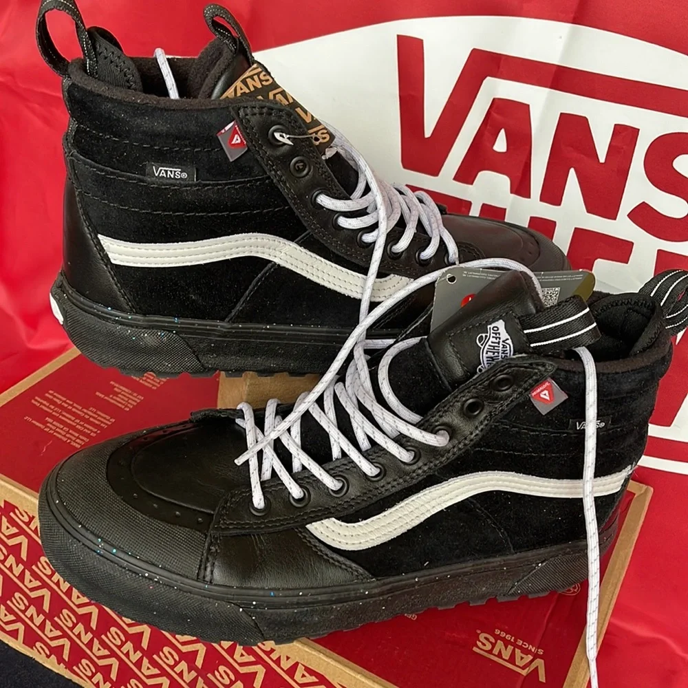 Vans WMNS Sk8-HI Mte-2
Glitter Black Glitter
VNOA5HZZUNM
Boots - sneakers - Picture 11 of 16